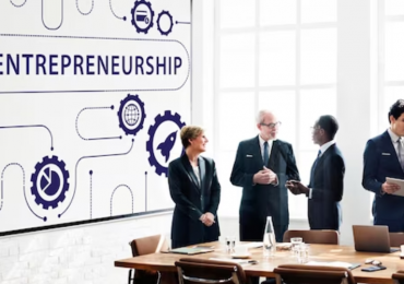 Image by rawpixel.com on Freepik | 7 Key Pieces of Advice for Aspiring Entrepreneurs