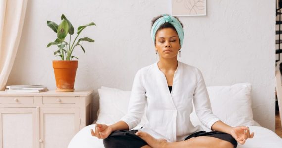 how to meditate in bed?